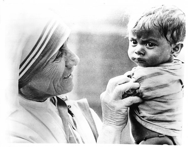 Mother Teresa Is Officially Becoming A Saint | HuffPost