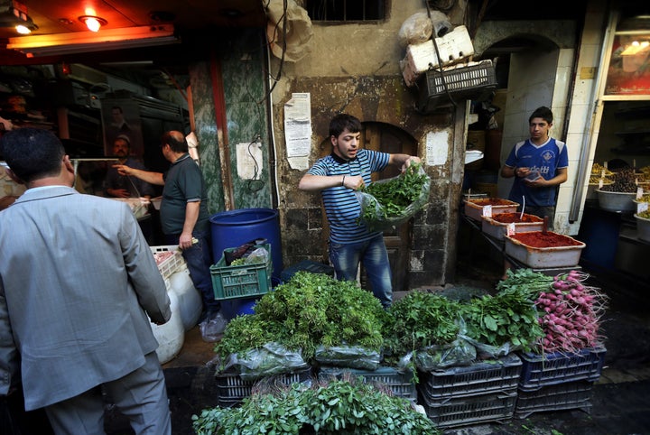 Vegetables in blockaded areas are in short supply, and those that are available are sold at skyrocketed prices.