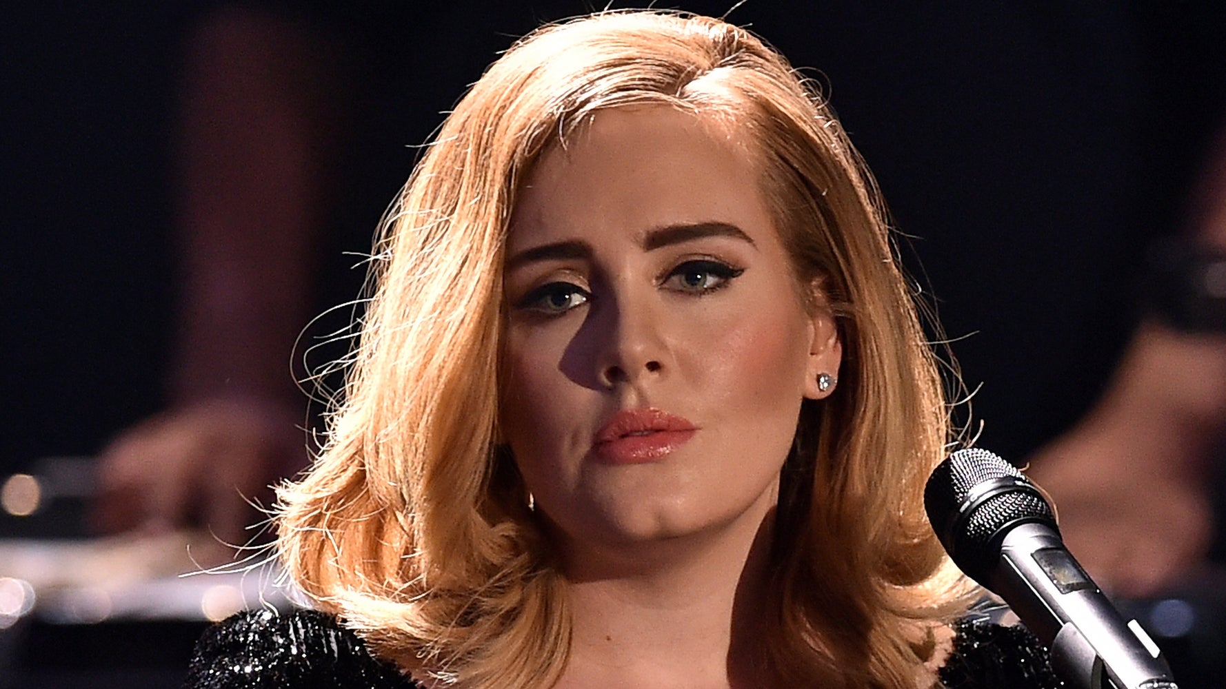 does adele still smoke cigarettes Adele, in her prime was reportedly smoking 20 to 25 a day alongside a diet heavy in fast food habits vocal coaches typically warn against, since both can take a Is smoking cool? - DisneyRollerGirl