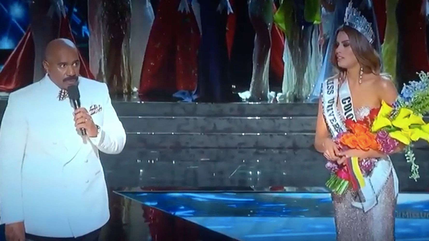 Steve Harvey Crowns The Wrong Miss Universe In Awkward Live TV Gaffe |  HuffPost Life