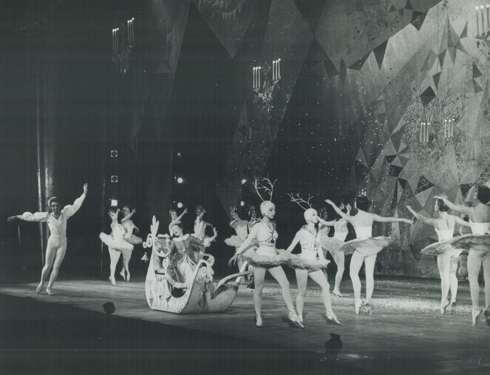 A Visual History Of The Nutcracker In 100 Photos Huffpost 2400