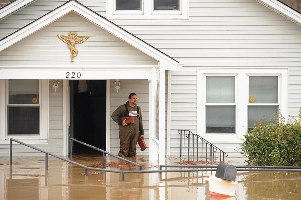Dramatic Images Show Deadly Flooding In Midwest | HuffPost Latest News