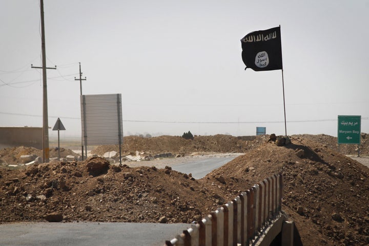 Fighters from the self-described Islamic State killed two guards and set an oil storage tank on fire near Libya's Es Sider te