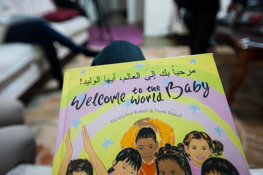 An English-language picture book with Arabic subtitles helps Hajar (6th grade) learn the language.