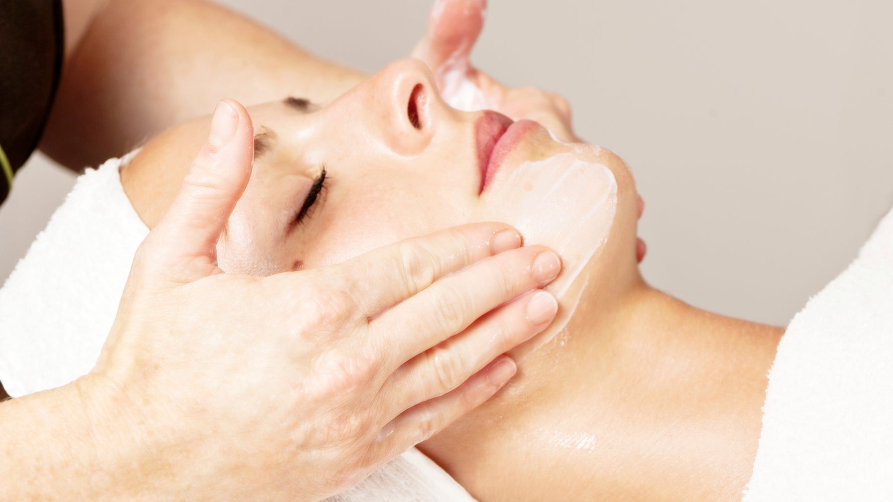 5 Things You Really Need To Know About Facials | HuffPost UK Style & Beauty
