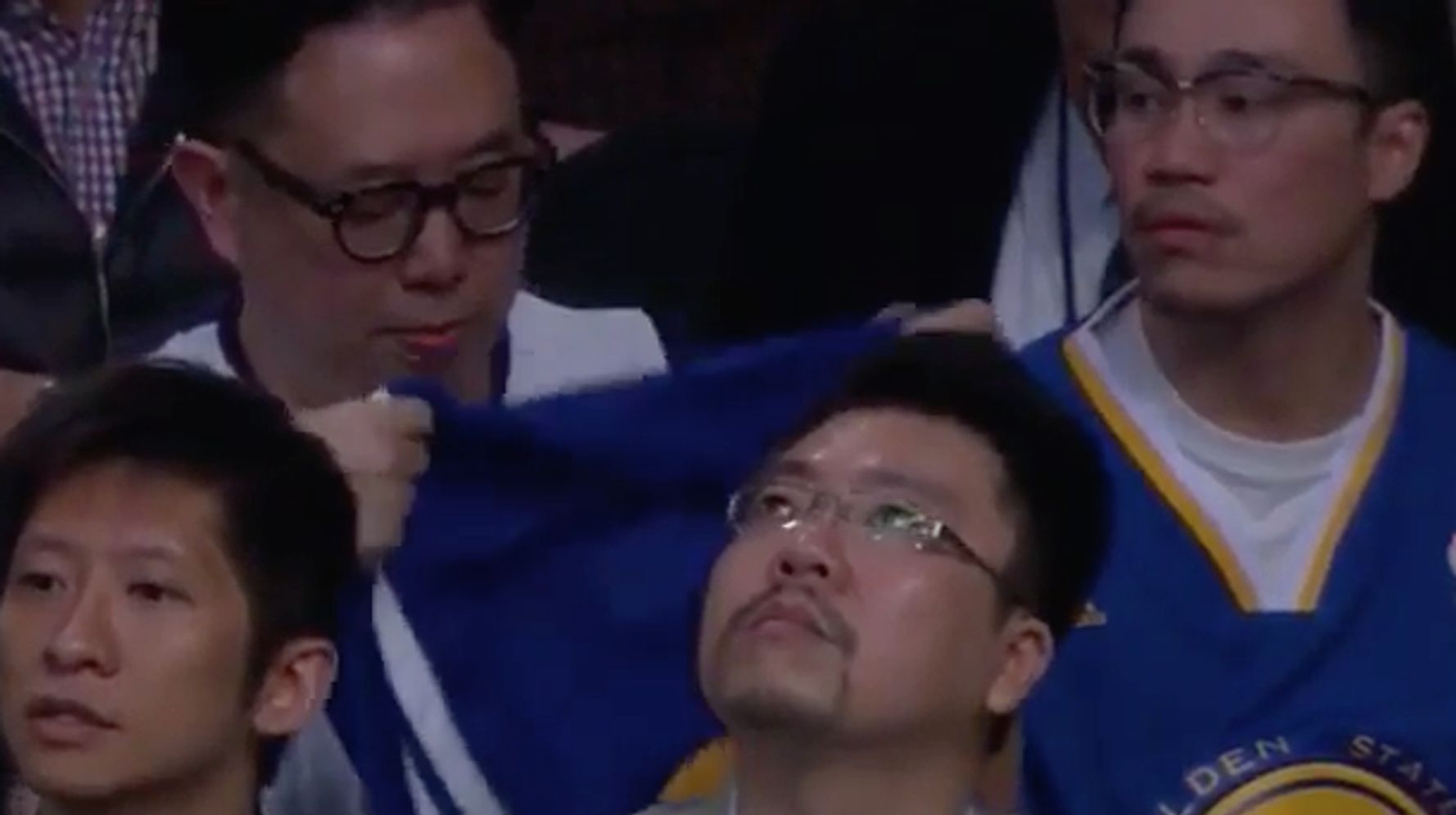 Man goes from a losing Lakers fan to a winning Warriors fan with a mid-game  jersey swap 