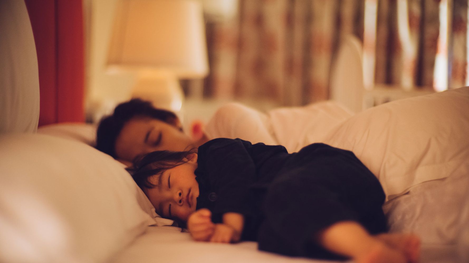 Single parents, women more likely to have sleep problems