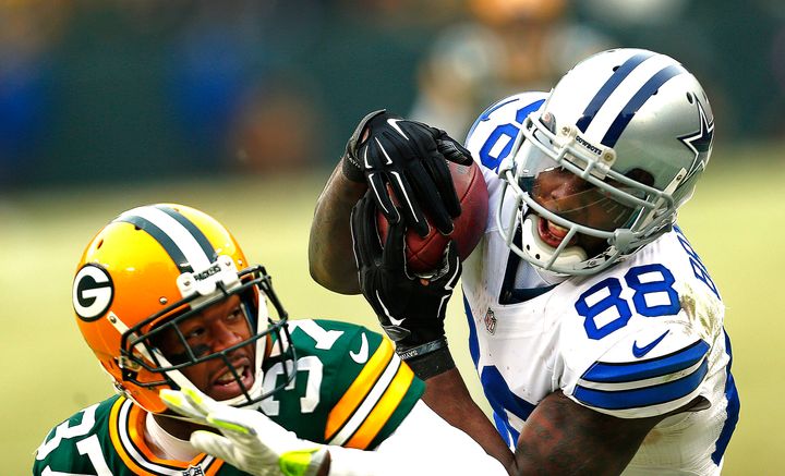Dez Bryant hauls in a pass against the Packers, but the play ultimately didn't count as a catch. What?!