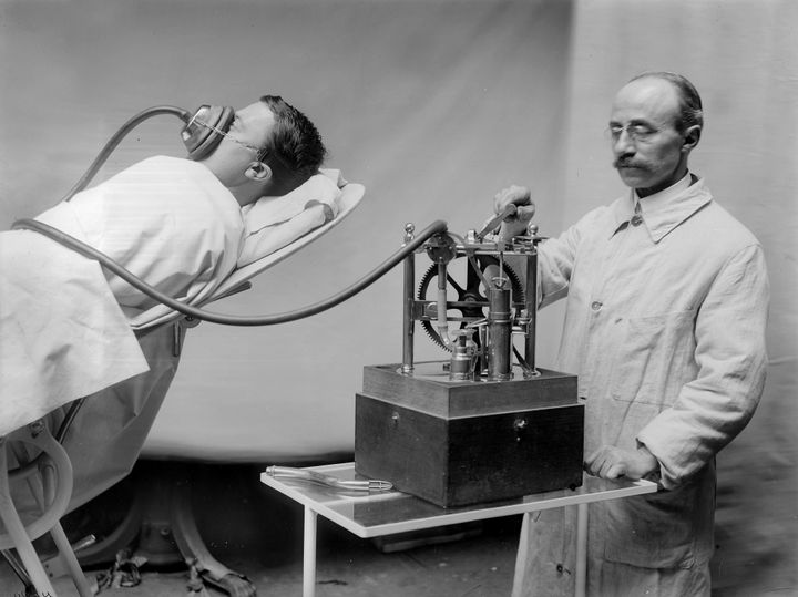 R. Dubois anesthetizing machine in France, circa 1913.