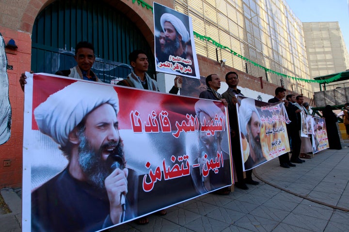 Supporters of Shiite cleric Nimr al-Nimr, who was executed in Saudi Arabia, demonstrate in front of the Saudi Arabian em