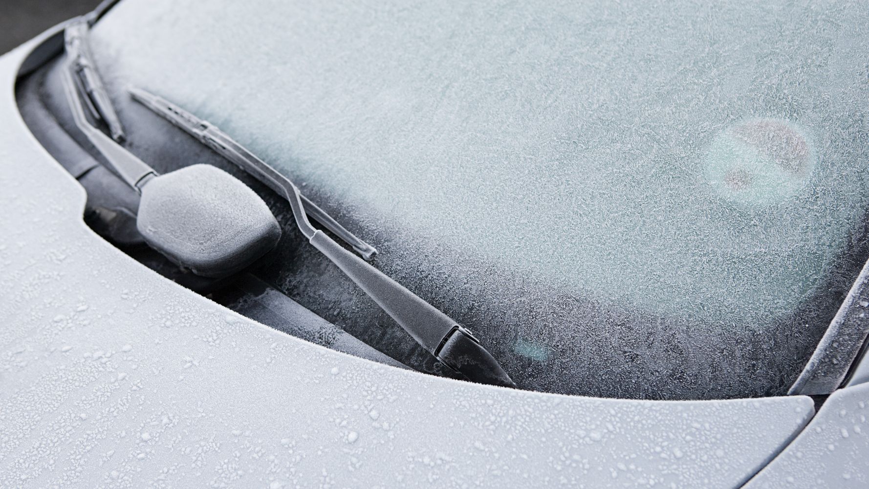 Life Hacks: Using Alcohol & Water Solution to Defrost Your Windshield 