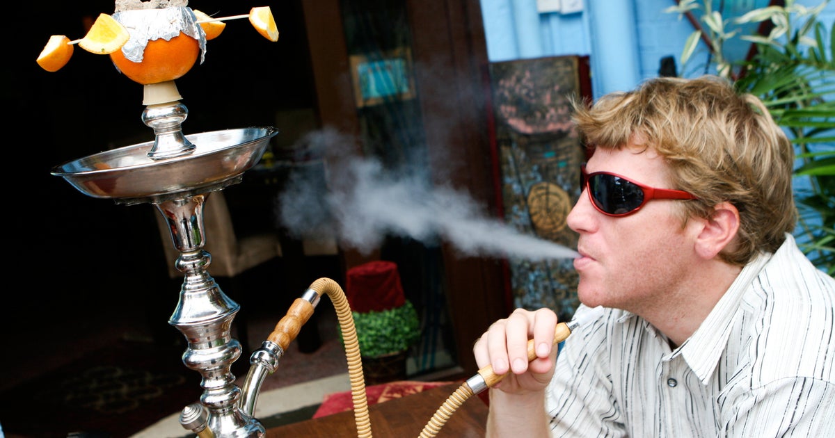 Школьник с кальяном