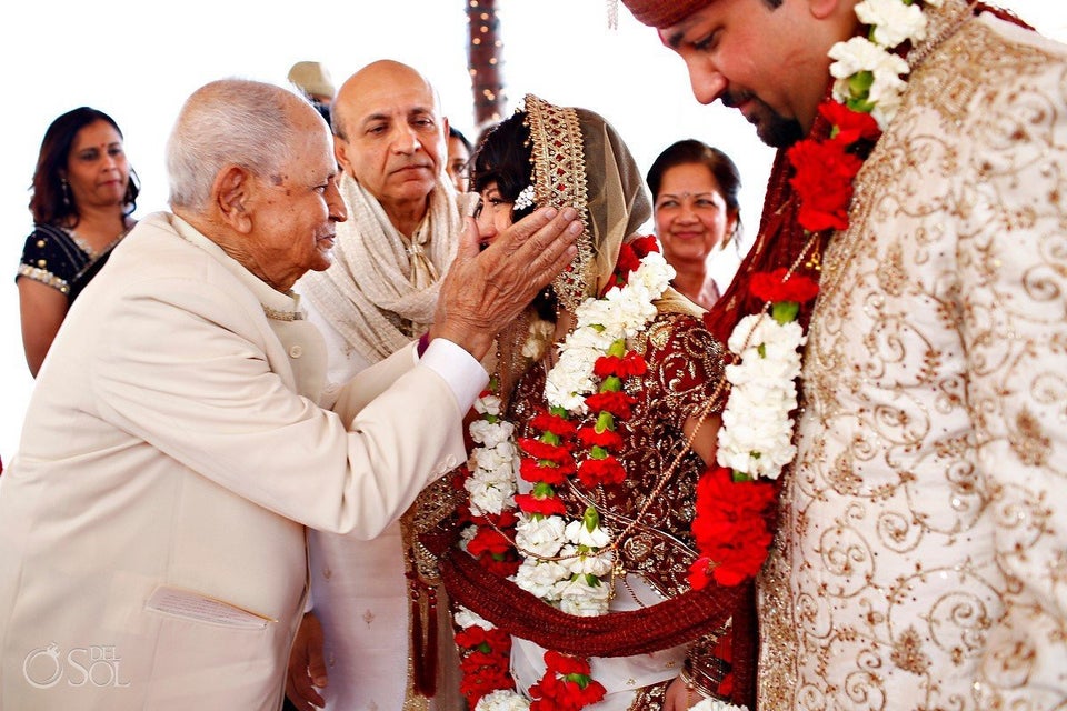 19 Emotional Wedding Moments That Will Make You Teary Eyed Too Huffpost Life 