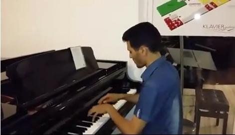 Ayham plays the piano upon reaching Vienna.