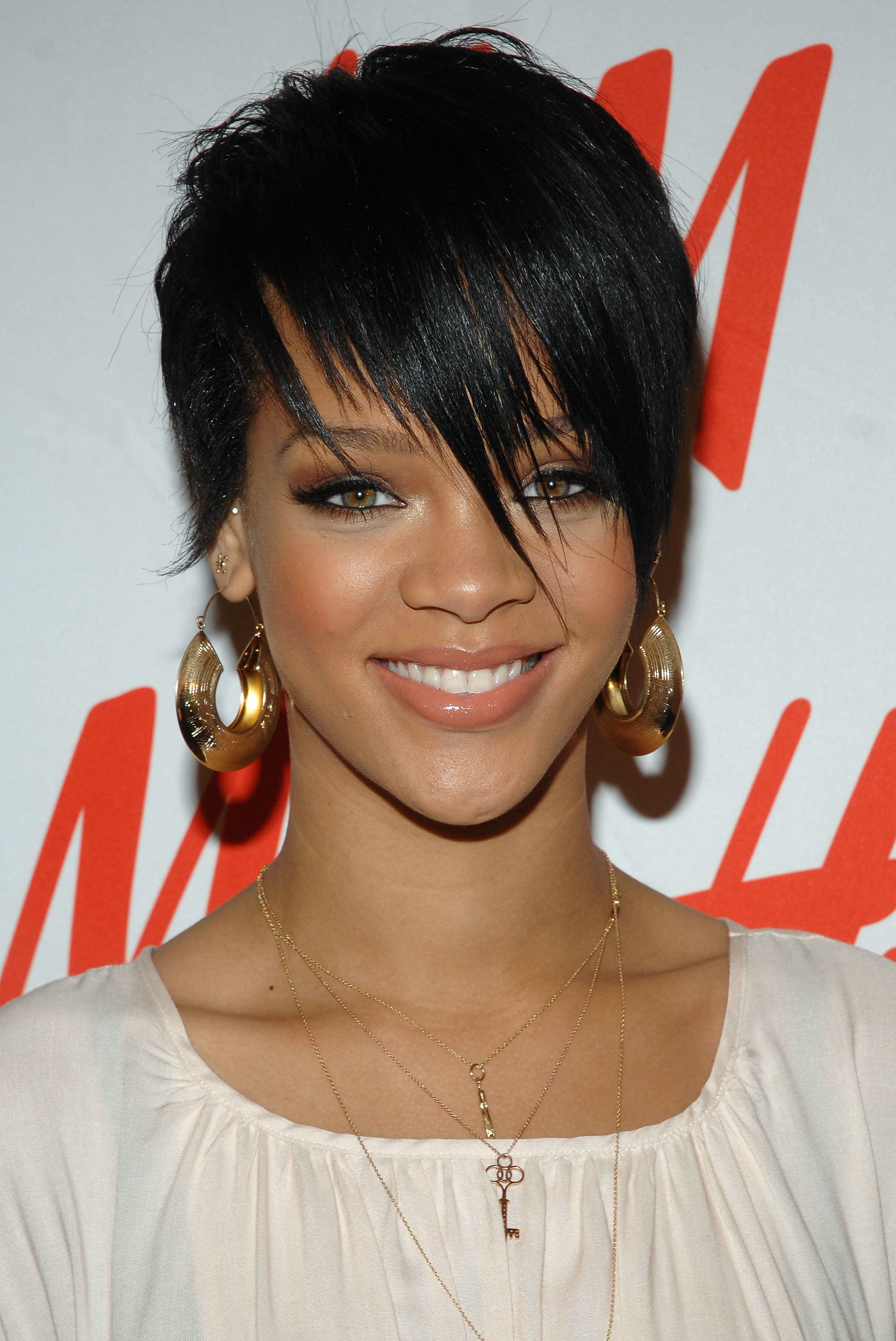 The Evolution of Rihanna's Bang Hairstyles — See Photos | Allure