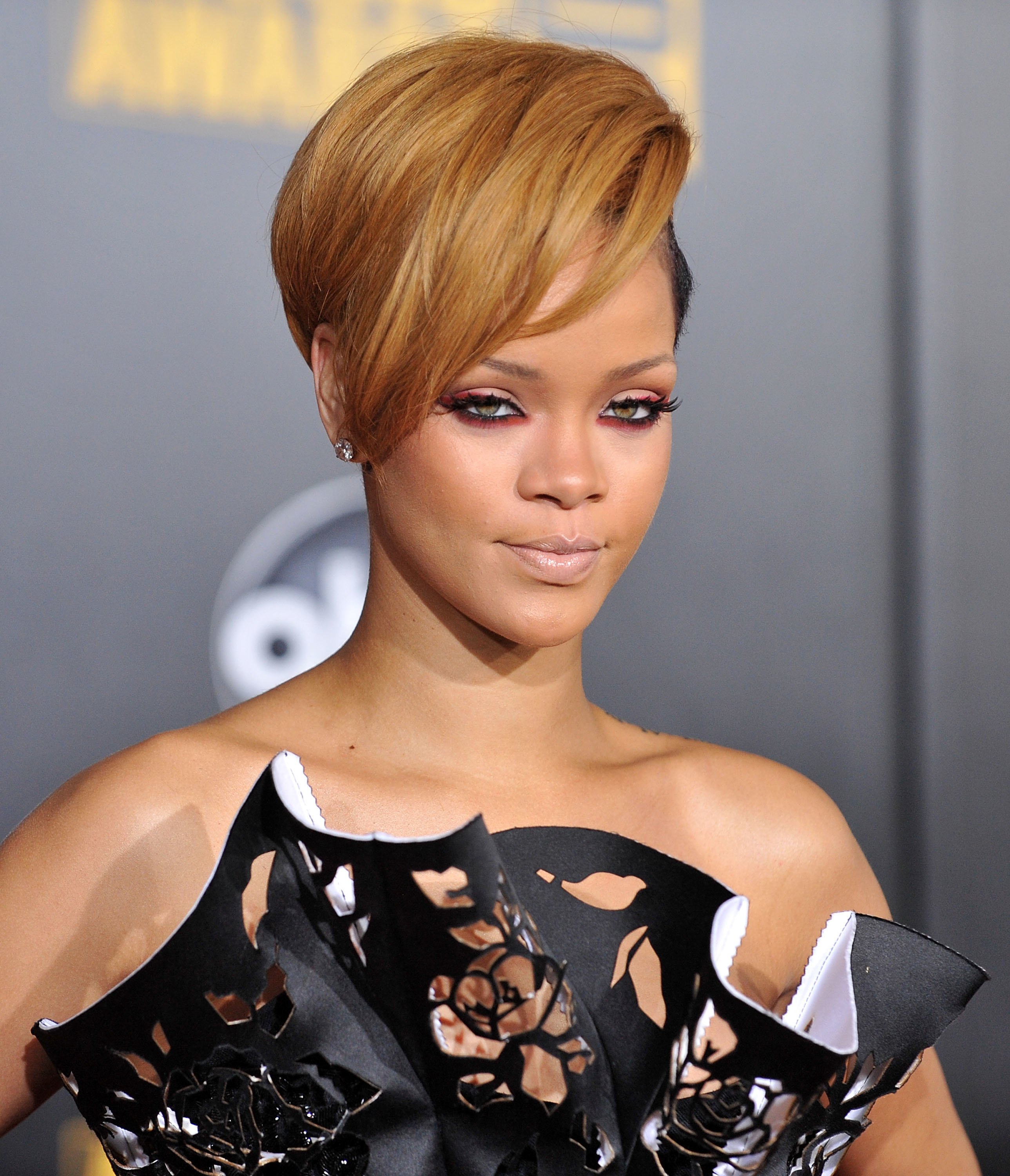 40 Rihanna Hairstyles To Inspire Your Next Makeover | HuffPost