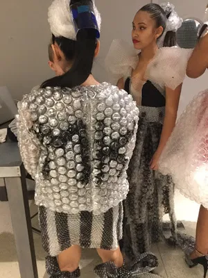 Alabama Gammel mand excitation Fashion Students Create Mind-Blowing Designs Made From Bubble Wrap |  HuffPost Life
