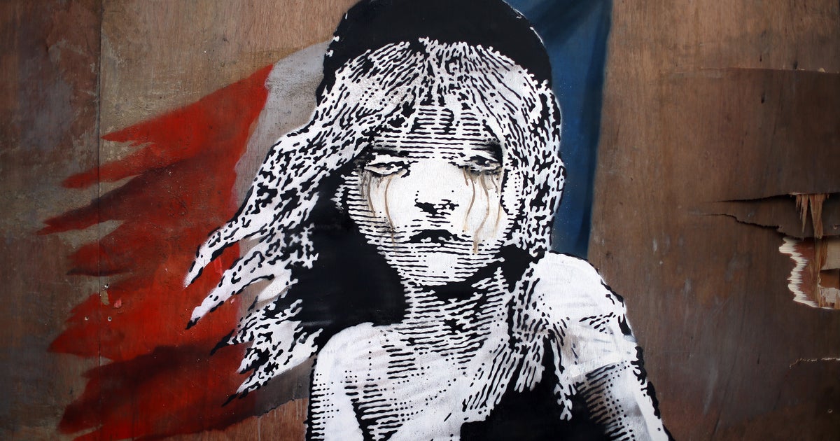 Banksy Criticizes Use Of Tear Gas On Refugees In New Mural