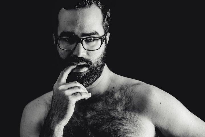 The finger bite = so sensual.