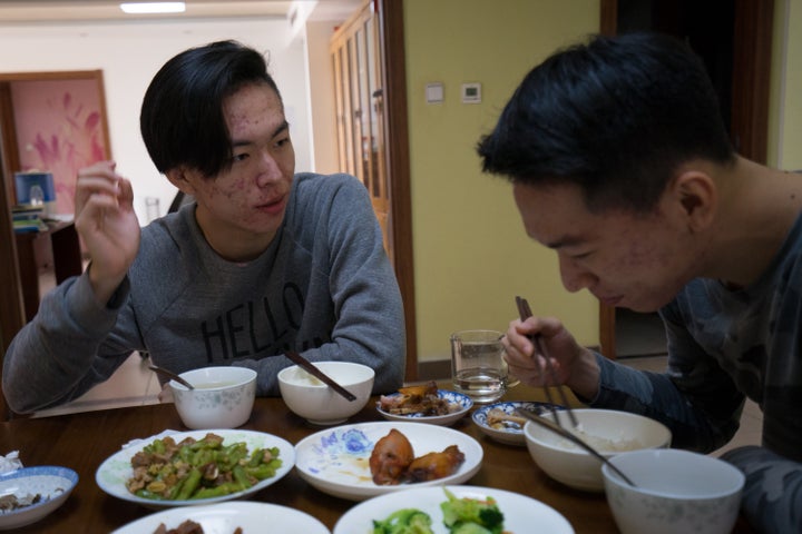 Frank and Richard eat&nbsp;lunch at their Beijing home.