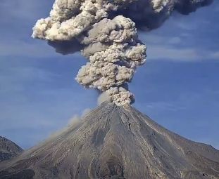 Volcano Spurts Gigantic Ash Plume In Mesmerizing Time-Lapse Video ...