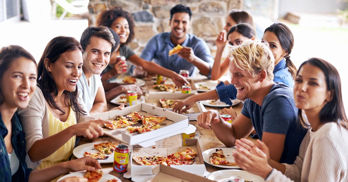 Many people do. Студент пицца. Группа фаст фуд участники. People eat in a Pizzeria. День 6 enjoy pizza.