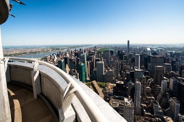 The Empire State Building Has A Private Balcony And It S Very Scary Huffpost Life