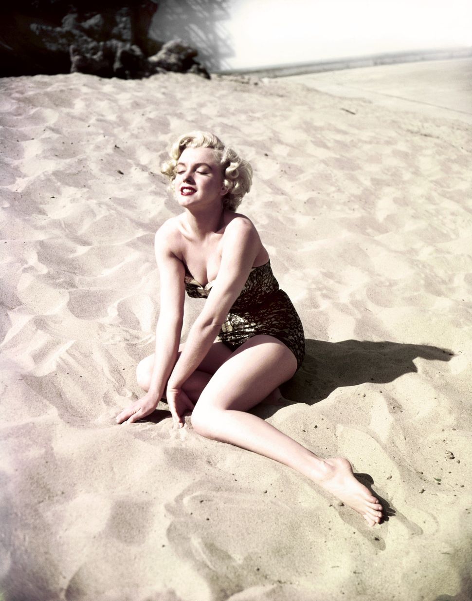 A Visual History Of Marilyn Monroe As A Pin Up Icon Huffpost 
