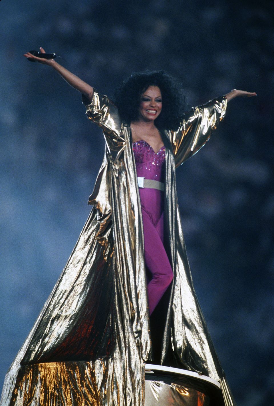 1996: Diana Ross at Super Bowl XXX