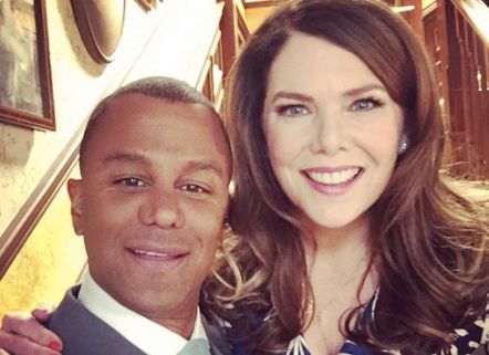 And Now The First Picture From The Gilmore Girls Revival HuffPost   56b6638f1800002d0080b6a0 