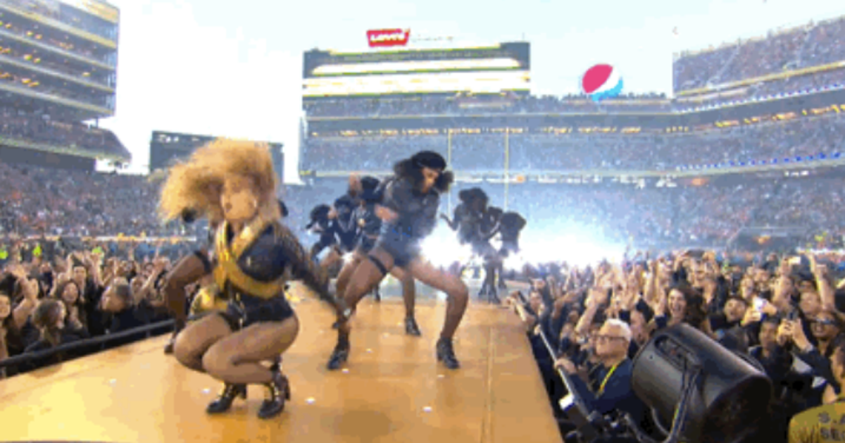 Beyoncé Saved Herself From Falling During Her Halftime Performance ...