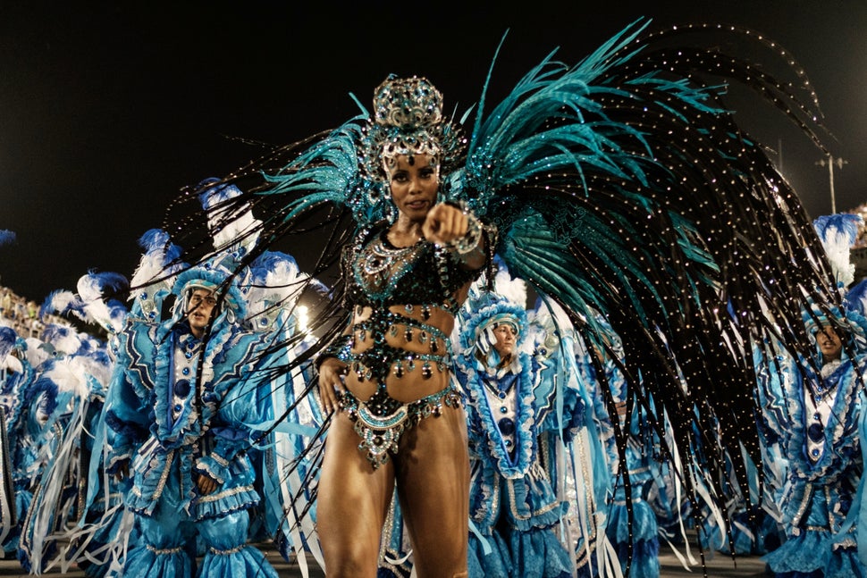 The Party Goes On In Brazils Carnival Despite Zika Fears And Economic Woes Huffpost 