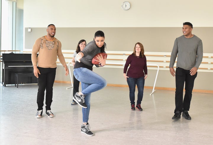 Multi-platinum recording artist and actress Jordin Sparks, New York Giants running back Rashad Jennings, Jacksonville Jaguars tight end Julius Thomas dance with winners of Verizon's #Minute50 campaign.