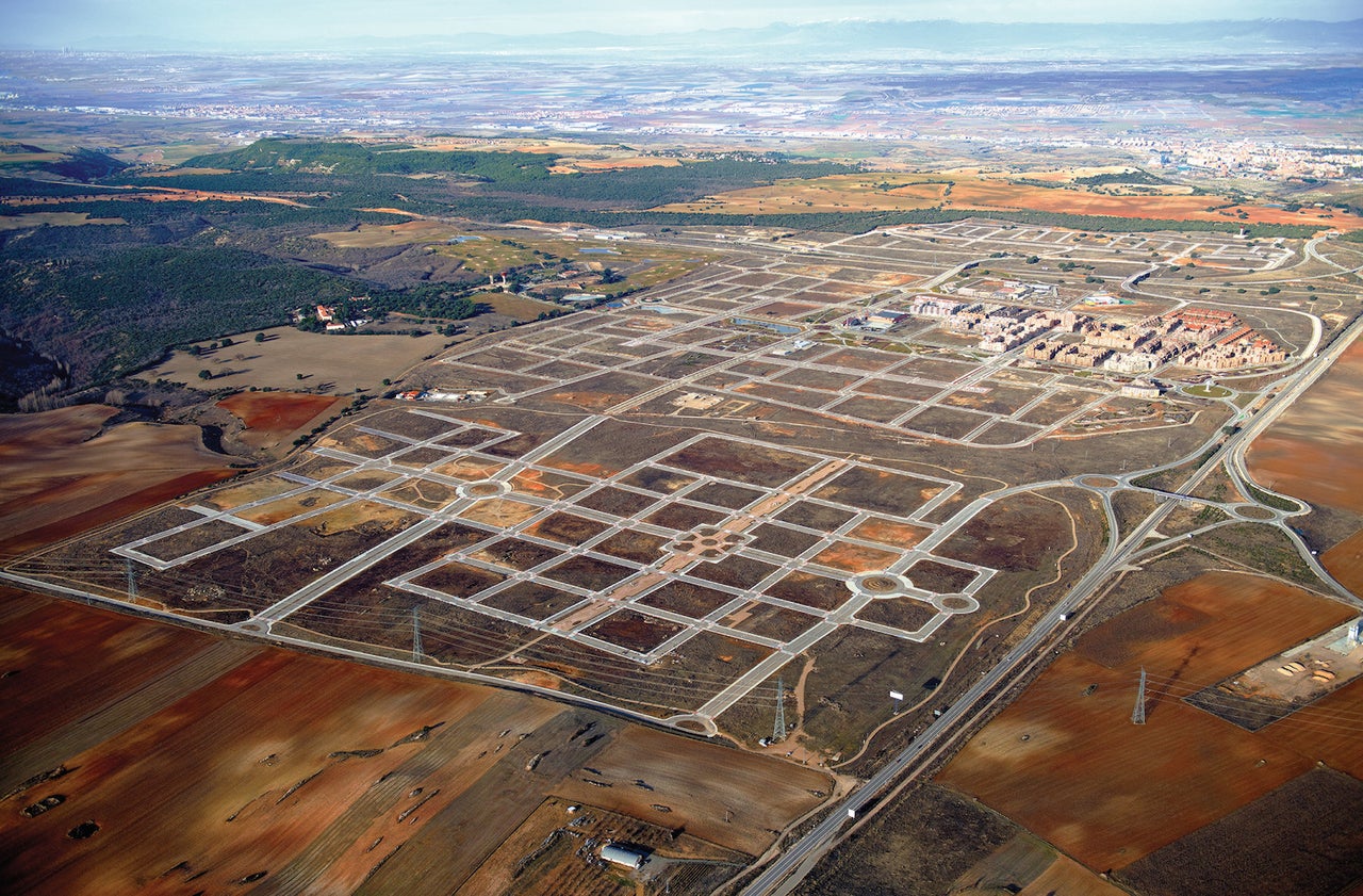 Overview of Ciudad Valdeluz, looking to the west-southwest, in 2014. Meant as a community for middle-income families who wanted more space than was availably in nearby Madrid, the development was never finished. 