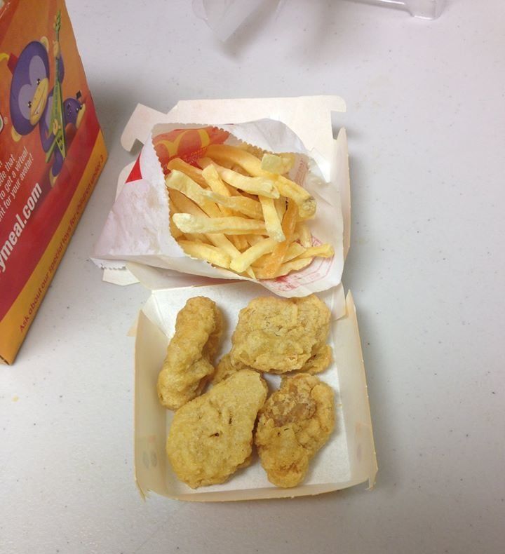 The 6-piece McNuggets and fries look strikingly similar to a freshly purchased batch. 