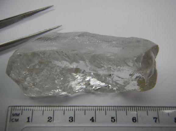 The 404-carat gem is 2.7 inches long and weighs 2.8 ounces.