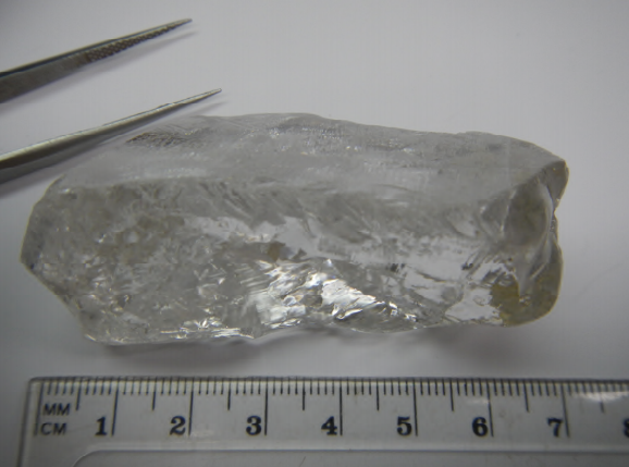 The 404-carat gem is 2.7 inches long and weighs 2.8 ounces.