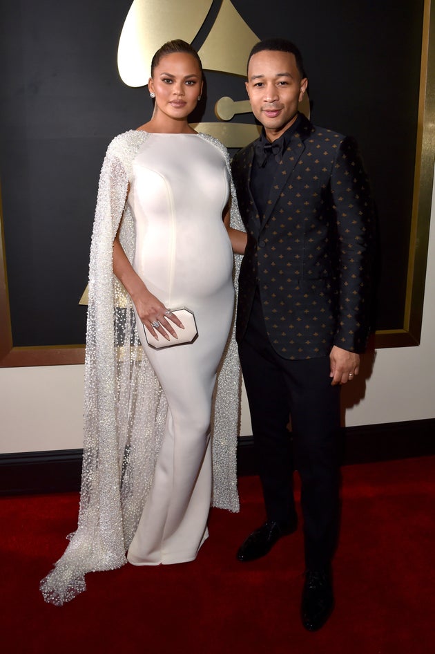 Chrissy Teigen And John Legend Dazzle On The Grammys Red Carpet Huffpost