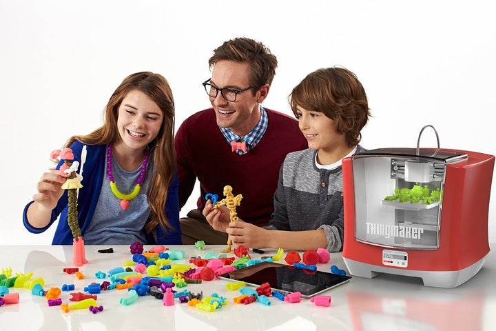 Toys are printed in batches or pieces, which can easily be added to other toys that have already been printed.