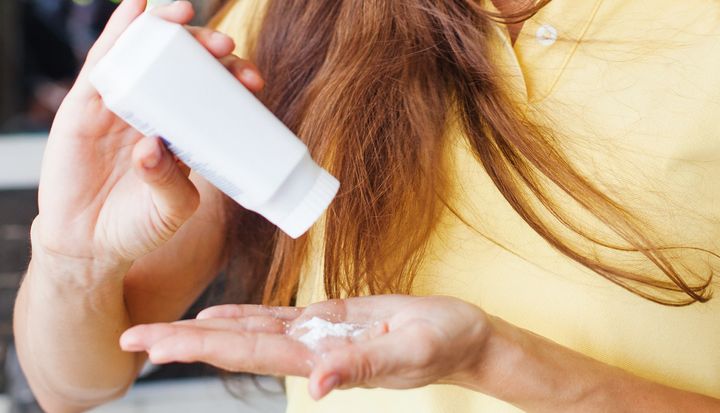 Either powder or aerosol, the starch or silica-based formulas are used to soak up excess oils in between shampoos and give a longer life to hairstyles
