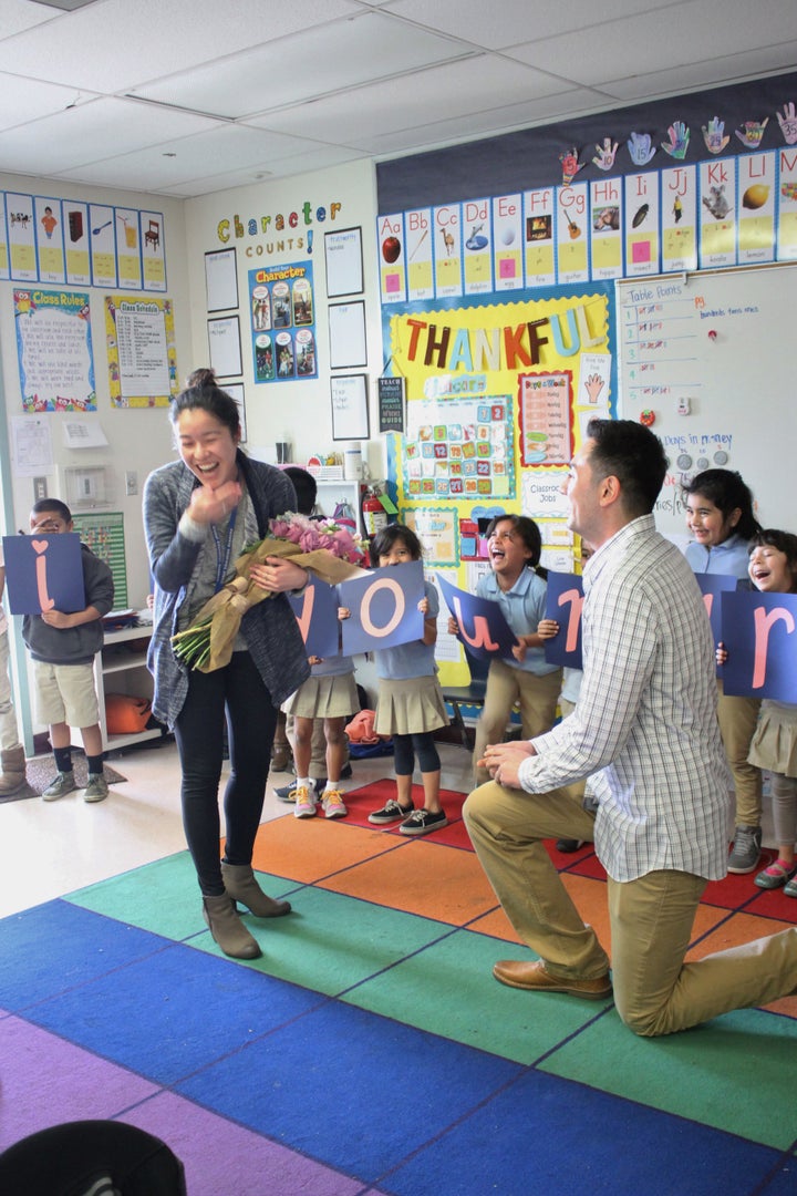 Samuel Nalbandian proposed to Jennifer Lai with the help of her first grade students.