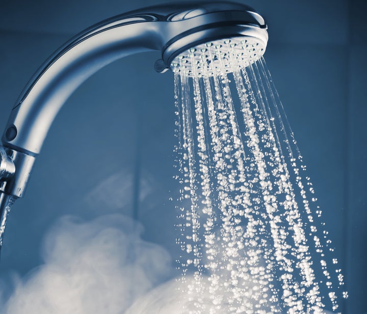 5 Shower Mistakes That Are Drying Out Your Skin Huffpost Life