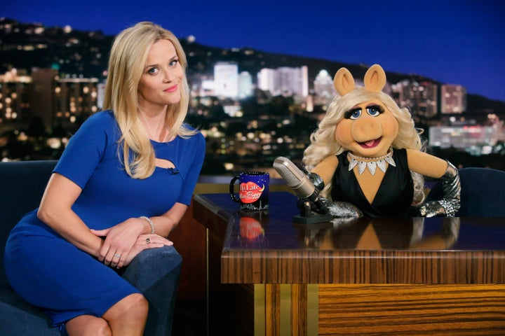 Reese Witherspoon makes a visit to "Up Late With Miss Piggy."