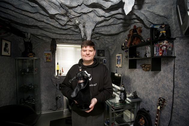 Man Turns Bedroom Into 21 000 Bat Cave And Makes His Wife A