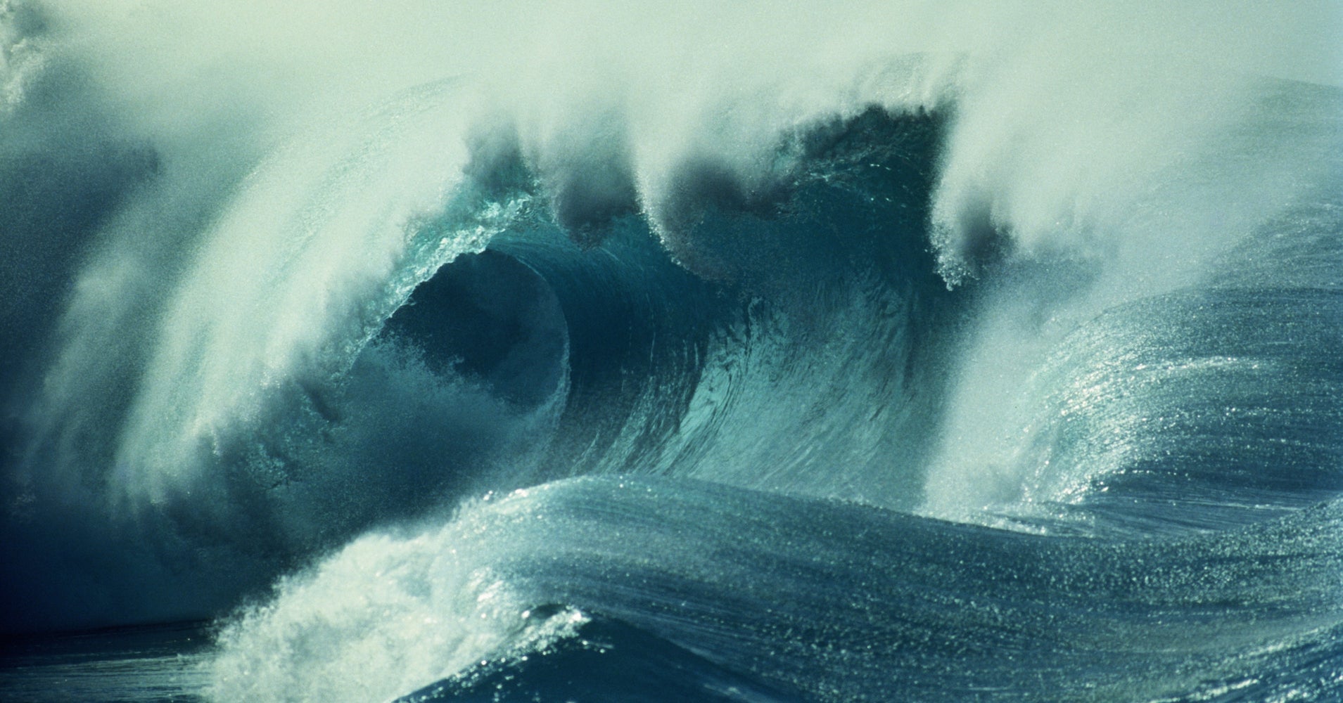 Giant Waves Lash Hawaii Oceanfront Homes In Historic Surf Event | HuffPost