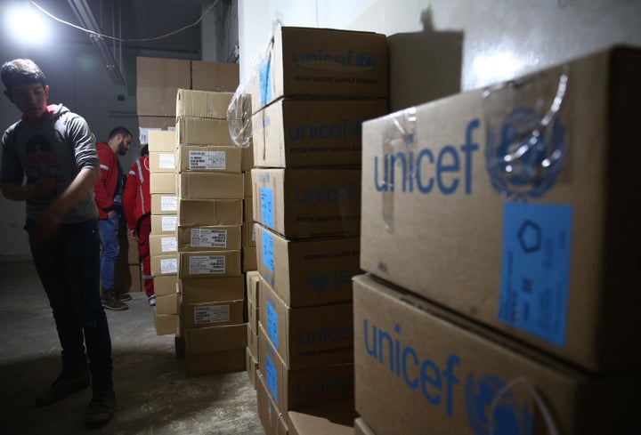 A United Nations airdrop of food to 200,000 people in the eastern town of Deir al-Zor, which is besieged by the so-called Isl