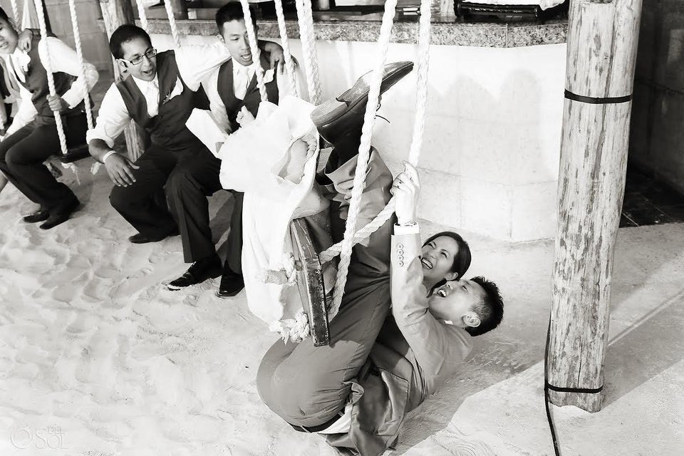 17 Hilarious But Unfortunate Wedding Fails Captured On Camera | HuffPost Life 17 Hilarious But Unfortunate Wedding Fails Captured On Camera | HuffPost Life