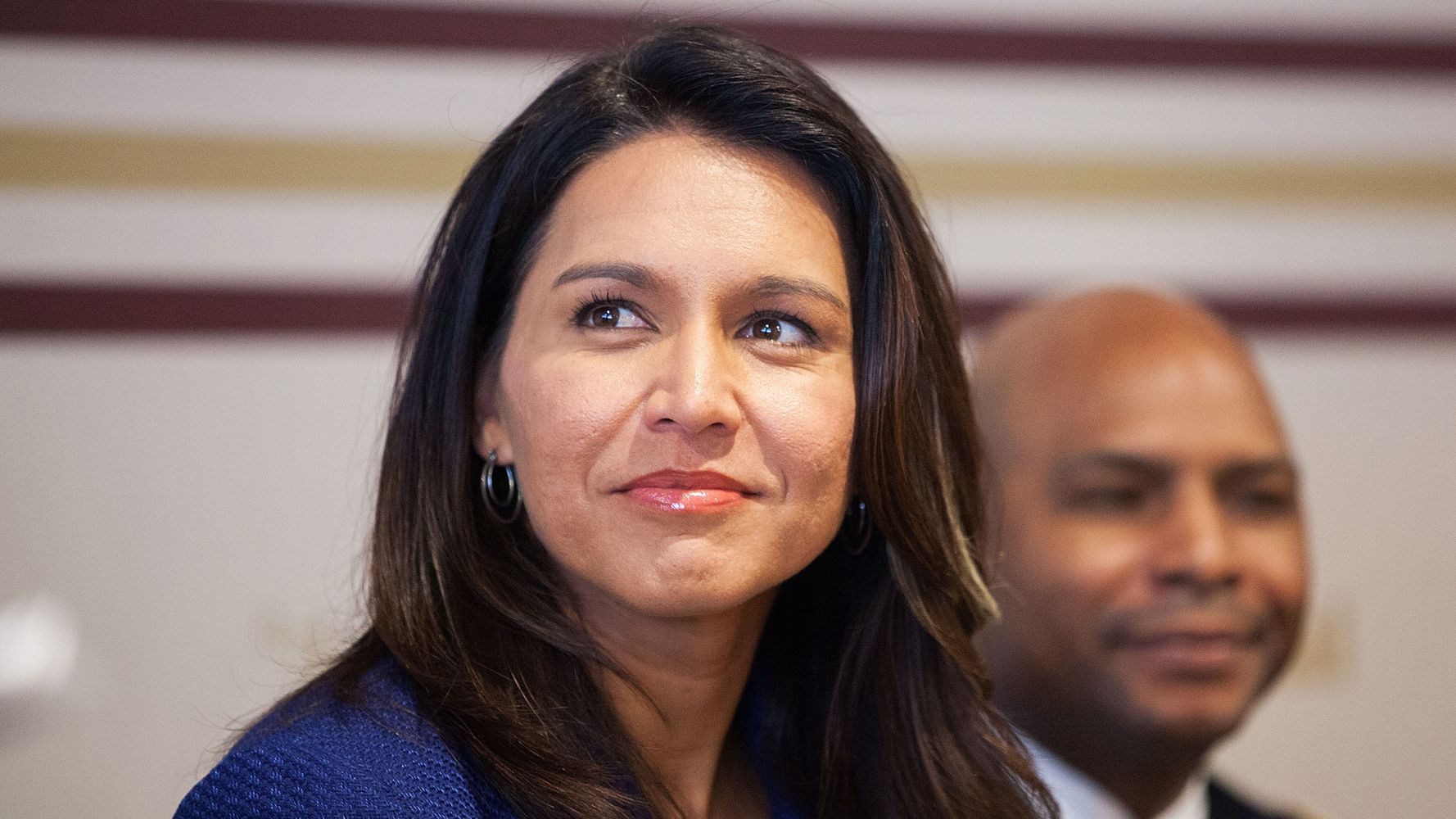 Rep Tulsi Gabbard Resigns From Dnc Post Endorses Bernie Sanders Huffpost 9031