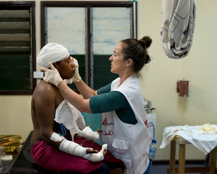 Aoife Ní Mhurchú treats a patient at Tari Hospital, Papua New Guinea. Despite some improvements since MSF's arrival to the country, the nurse believes there is still very little protection available there to women and children suffering from abuse.