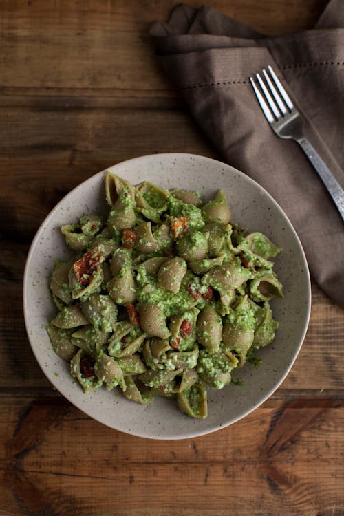 Spinach-Pesto Pasta with Roasted Red Peppers and Ricotta (20 minutes)